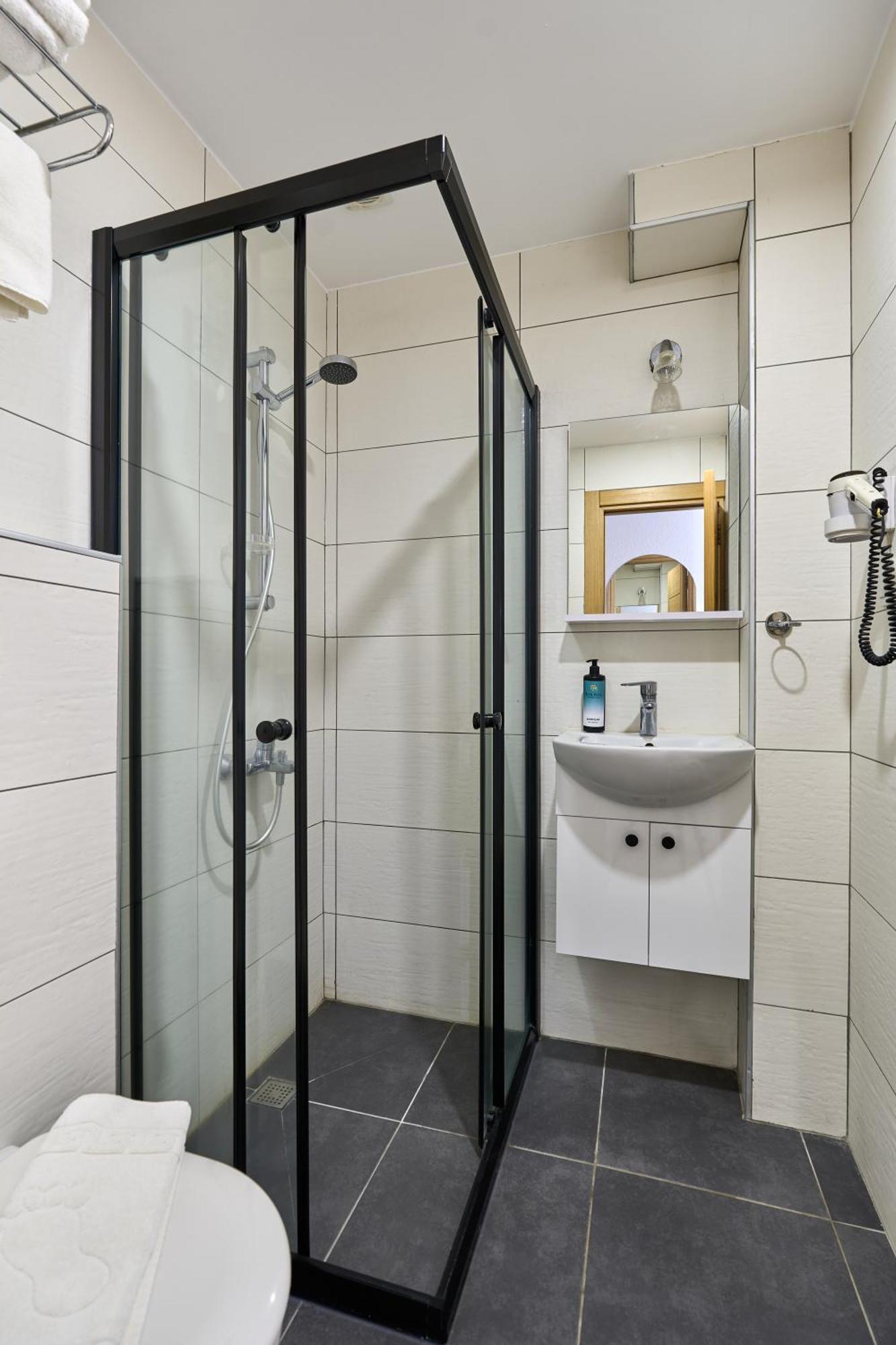 Zweibettzimmer mit Stadtblick